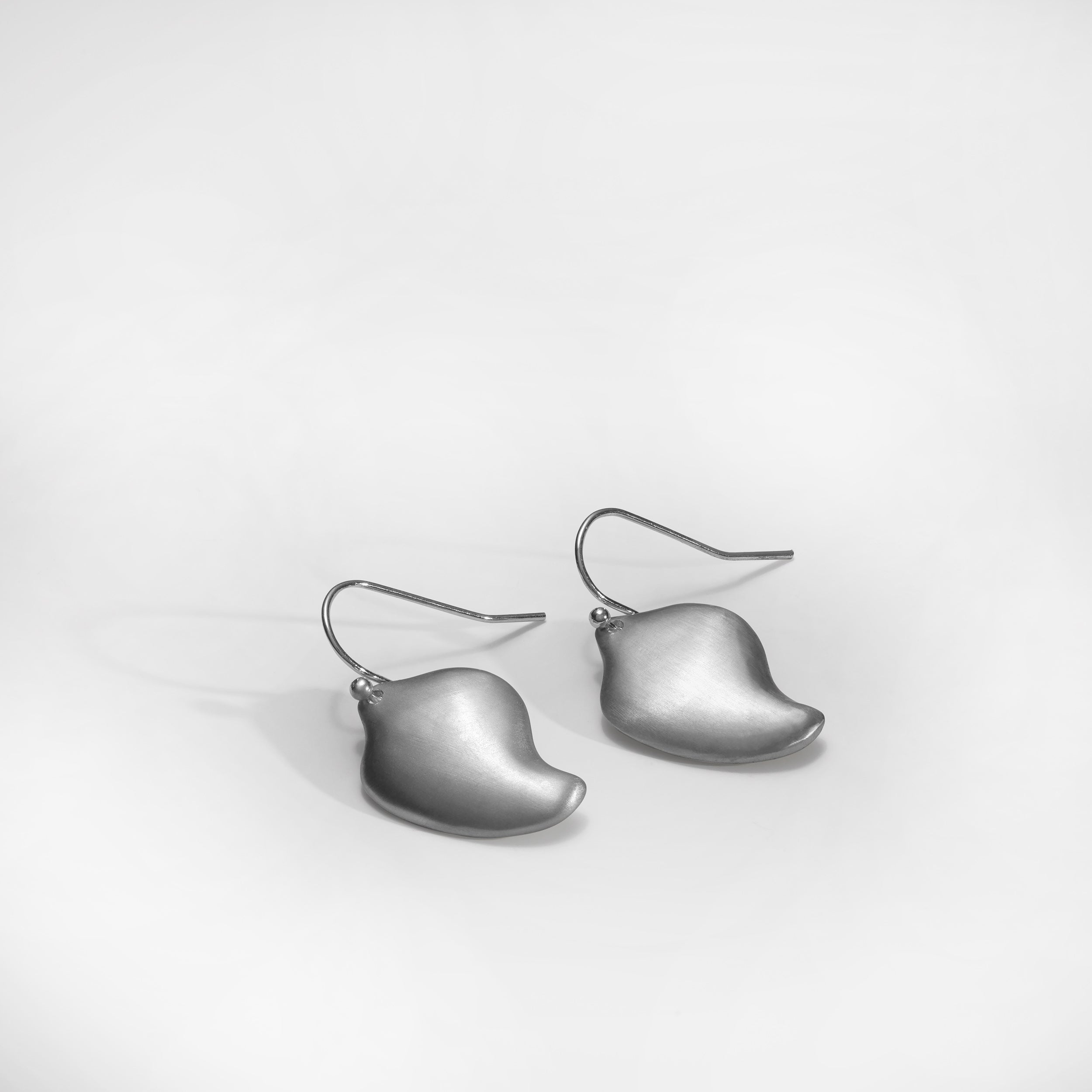 Boucles d'oreille GOCCIA P, argent satiné