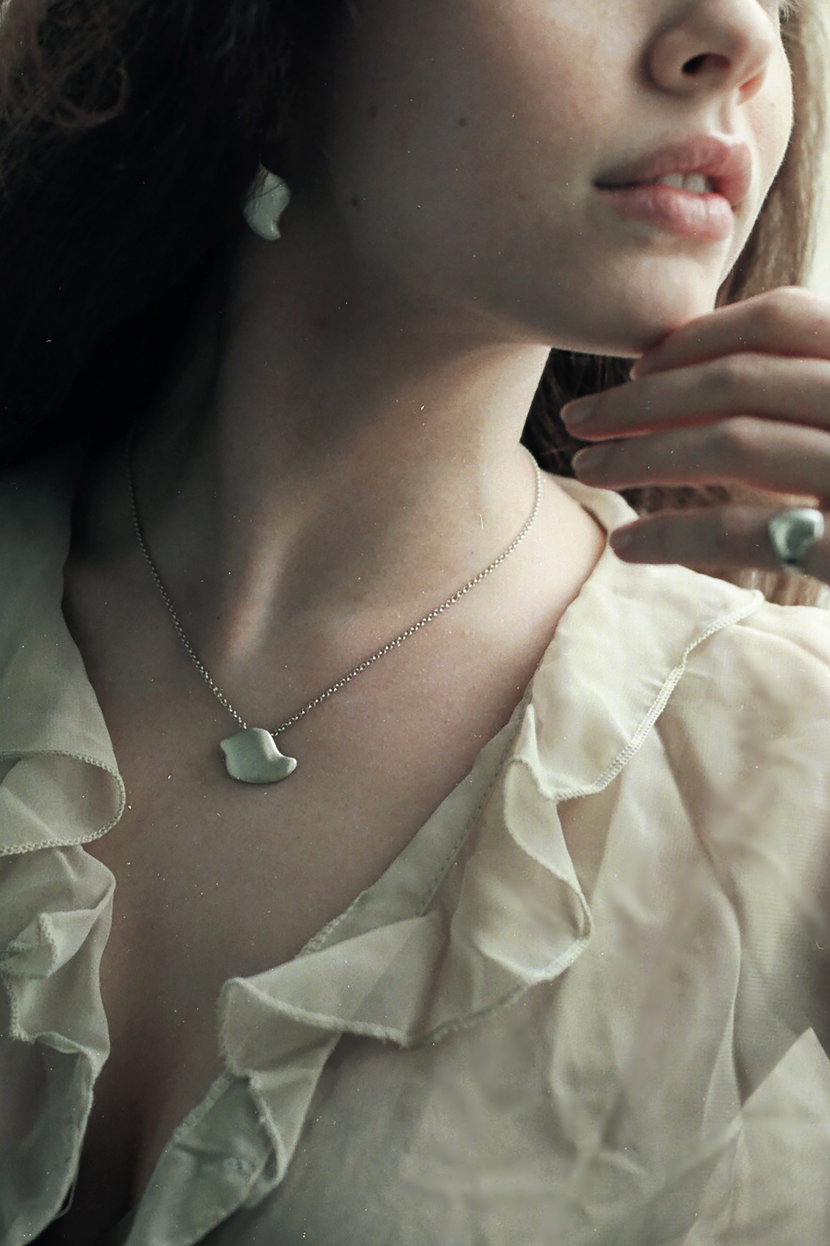 Doamabijoux_collier_et_BO_2_Goccia_P_argent_credit_photo_Pauline_Raybaud_2
