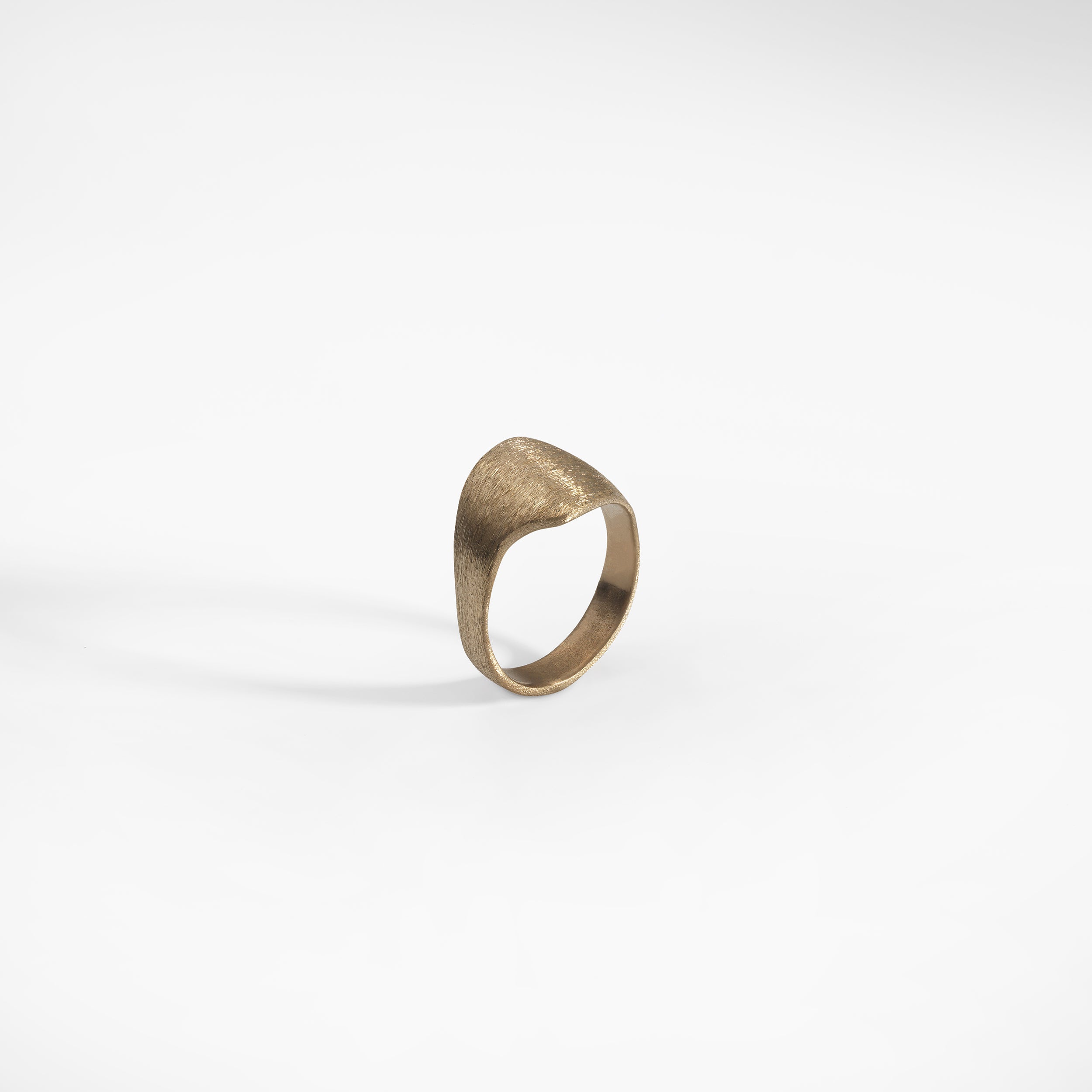 GOCCIA P ring, brushed bronze 