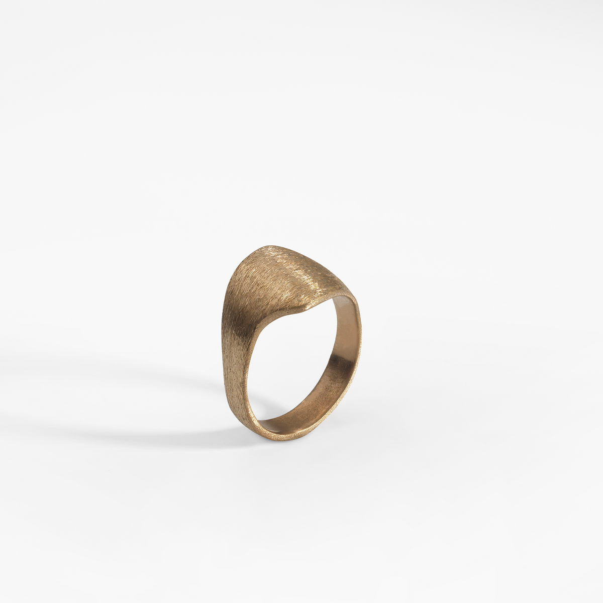 GOCCIA P ring, brushed bronze 