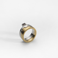 Bague Puzzle Bicolor, argent et plaquée or jaune, sertie d'un grenat rouge