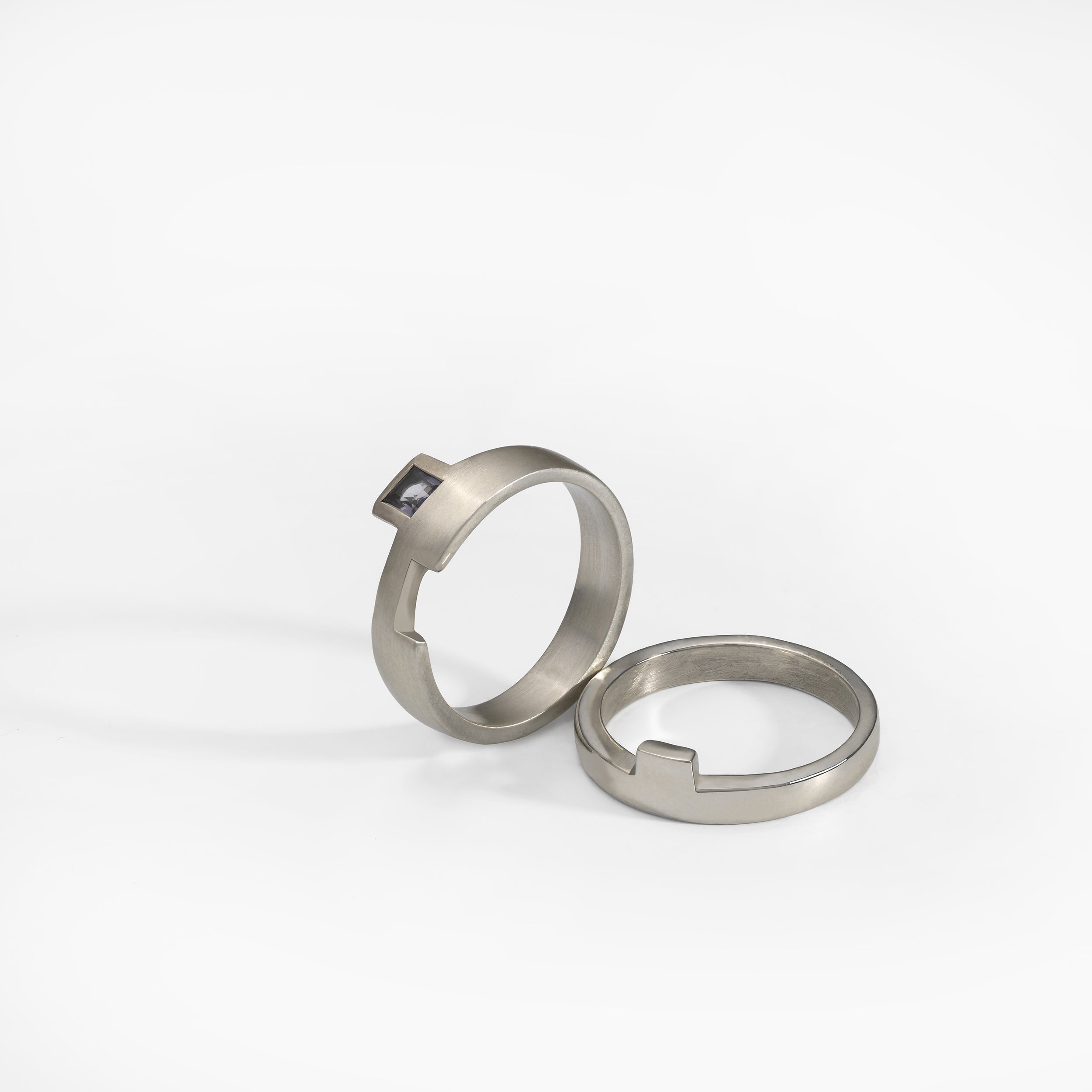 Bague Puzzle, argent, sertie d'une iolite