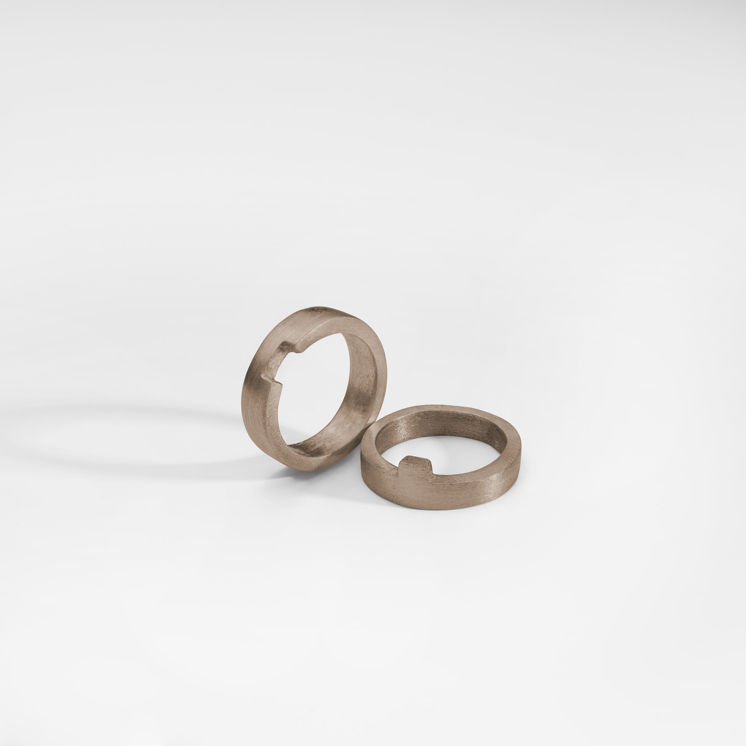 Puzzle ring, bronze brushed
