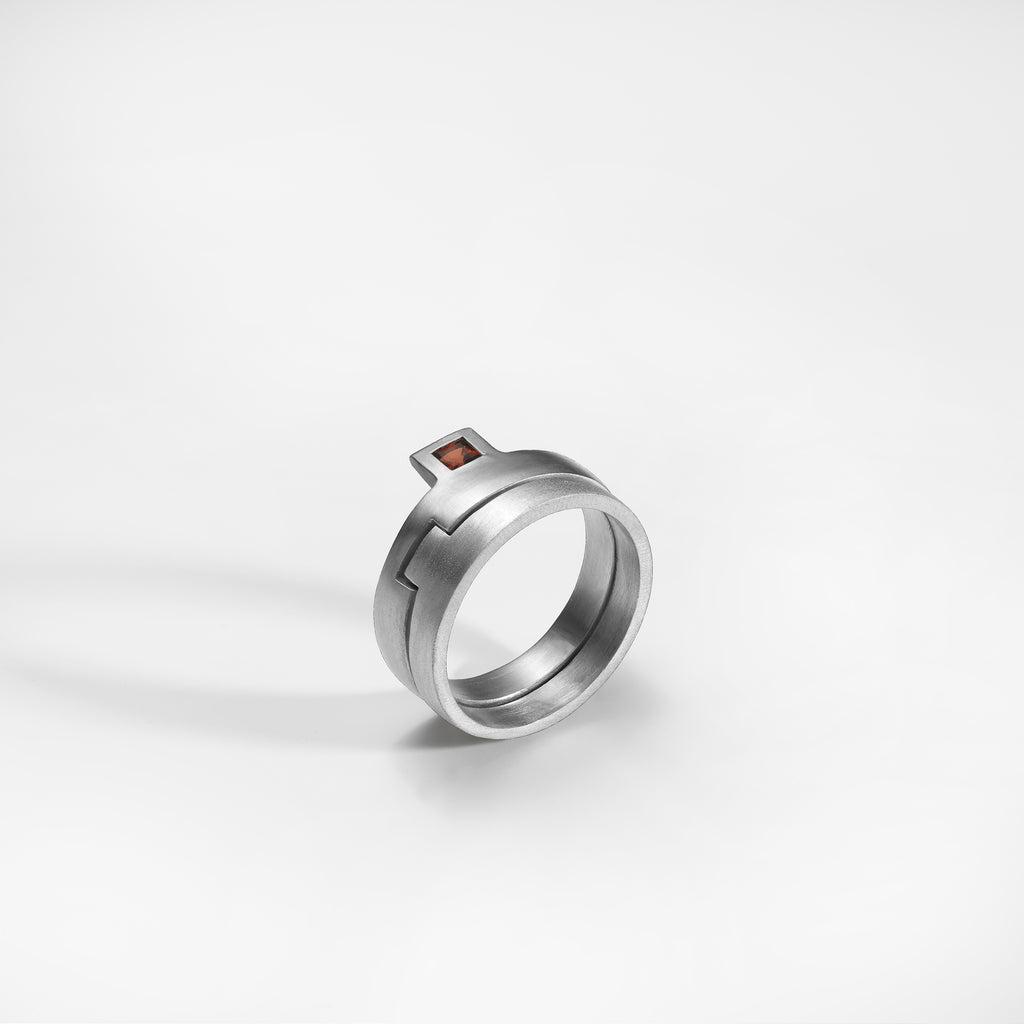 Bague Puzzle, argent, sertie d'un grenat rouge