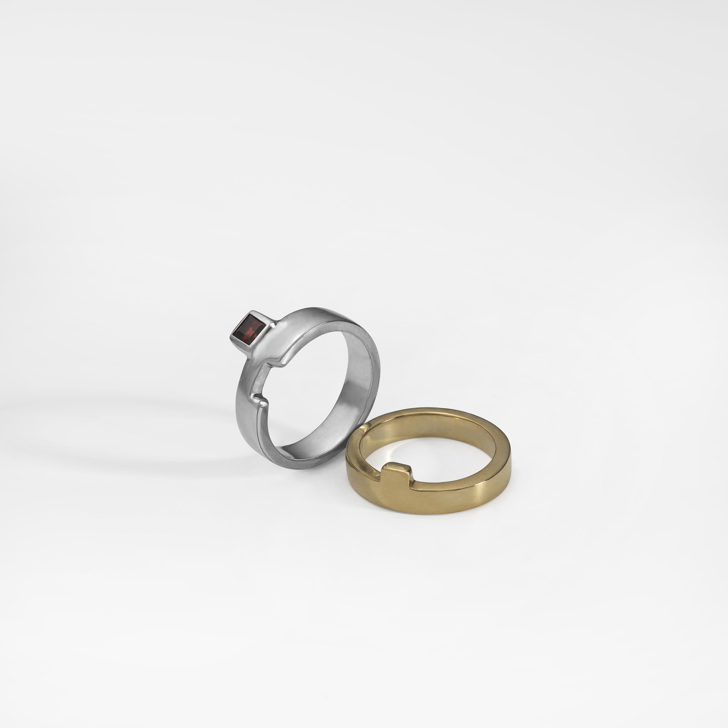 Puzzle Bicolor ring, sterling silver and yellow gold plated, set with a red garnet