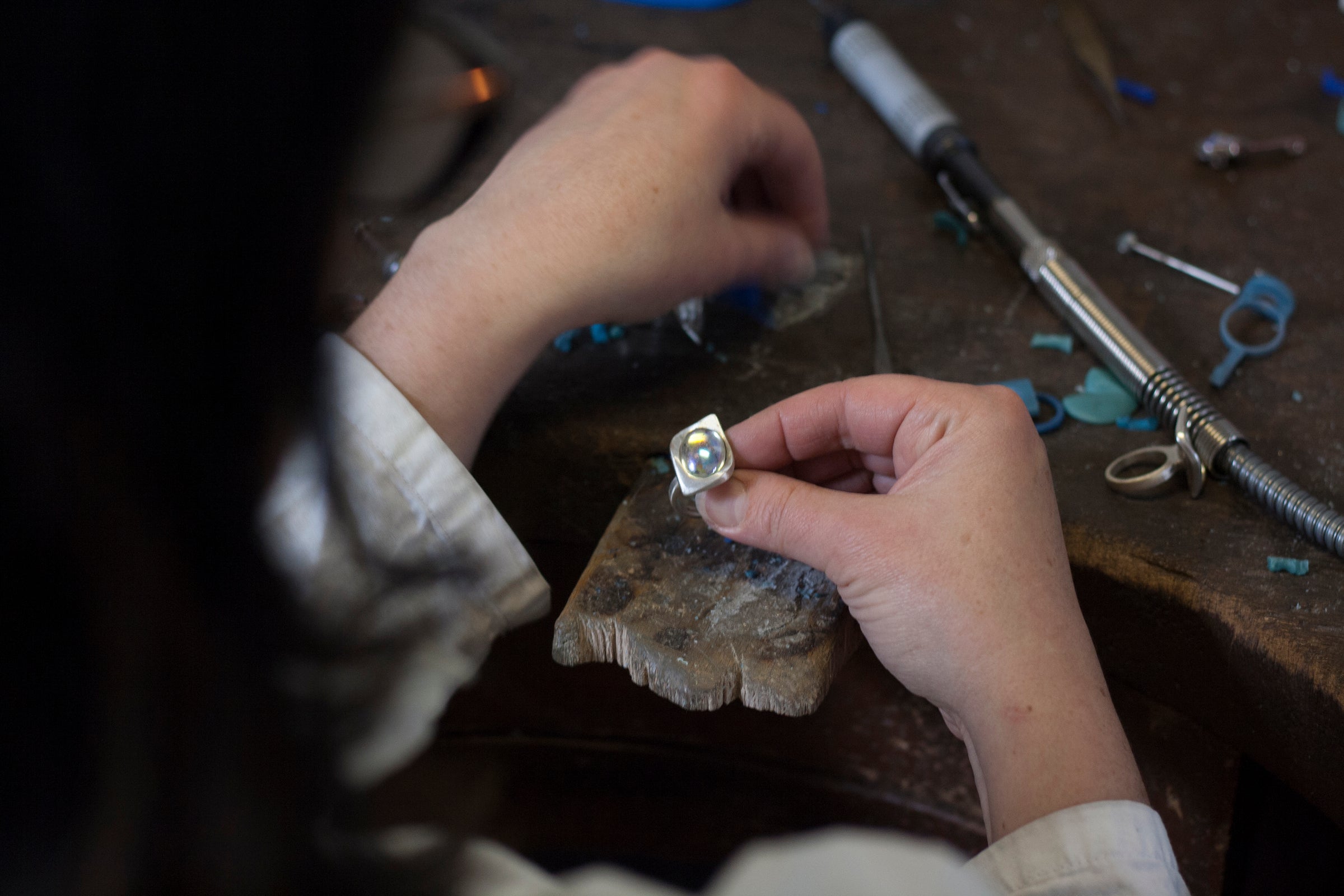 Sylvie Doagio Doamabijoux au travail credit photo O.Lauret 7.jpg__PID:c9cdefe5-11bc-4207-8ce2-5d4c265f00ae